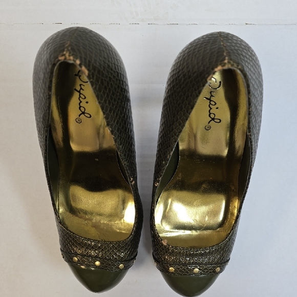 Qupid Olive and Gold Textured Heels - Picture 3 of 7